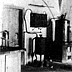 Obrázek laboratoře z roku 1879, kde Miescher izoloval nuclein. Laboratoř, kterou vedl Felix Hoppe-Seyler byla umístěna ve sklepeních starého hradu.