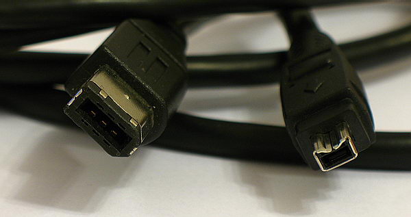 Propojovací kabel FireWire (IEEE 1394)