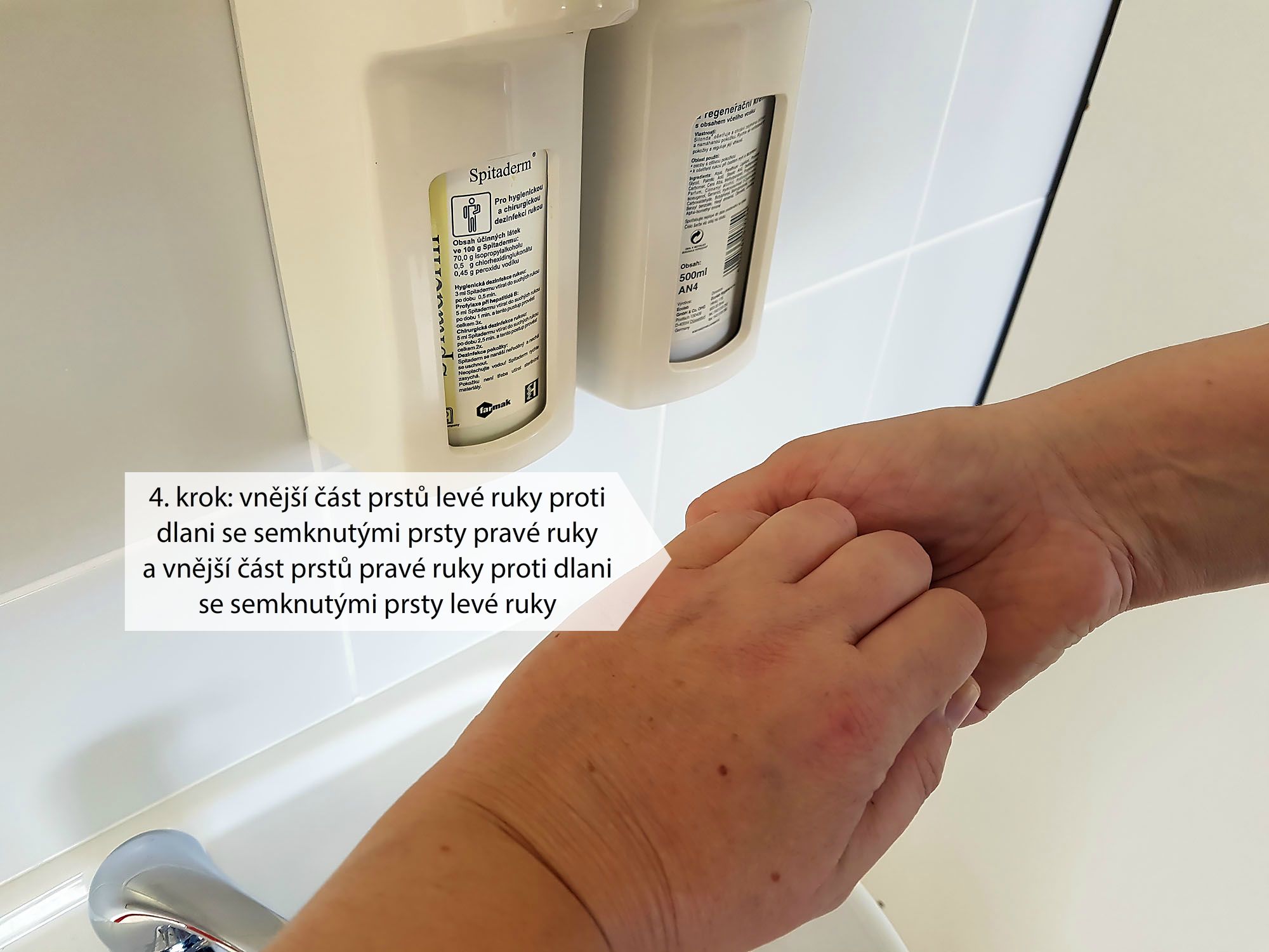 Postup vtírání dezinfekčního roztoku při hygienické dezinfekci rukou (4. krok)