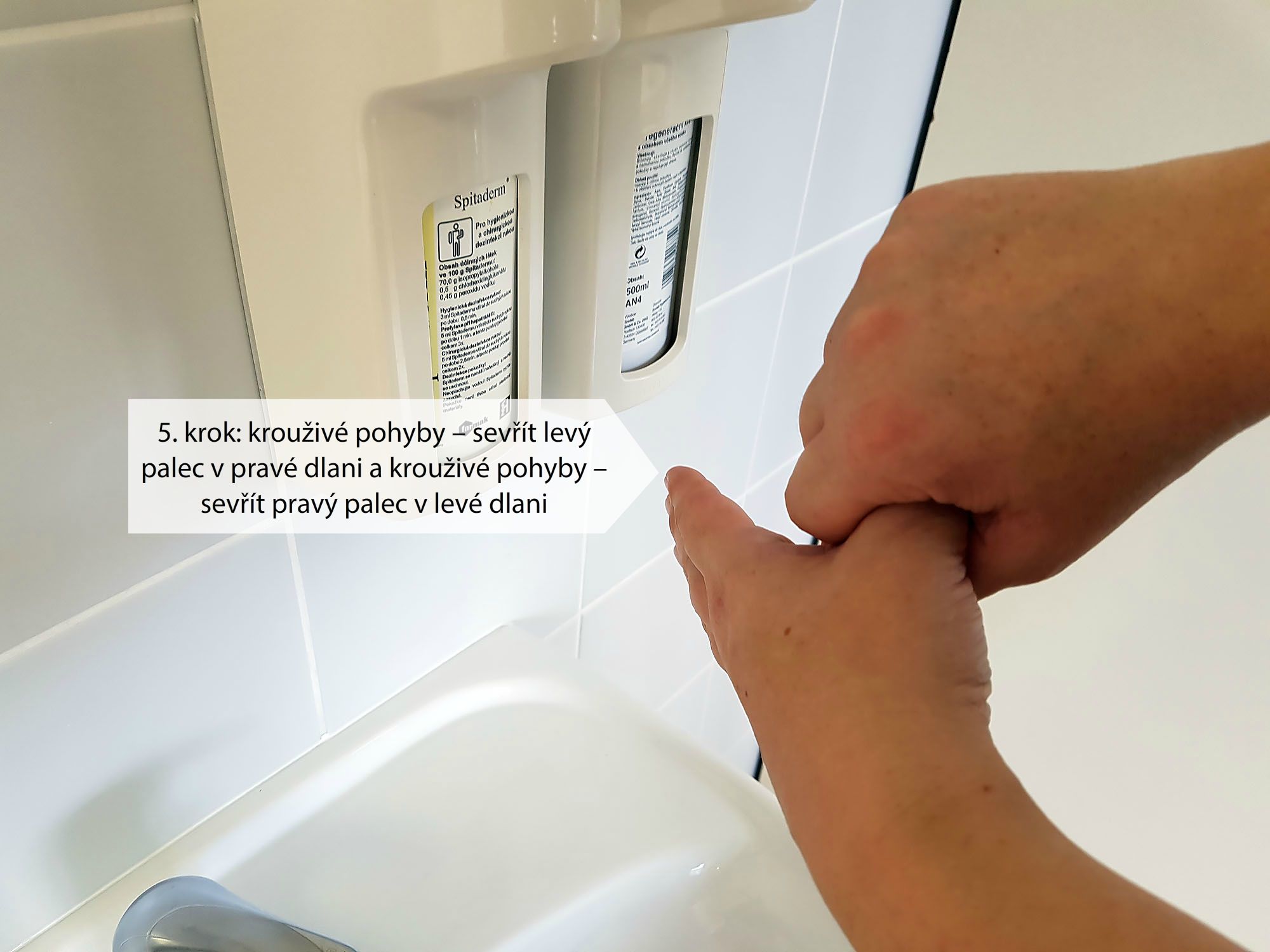 Postup vtírání dezinfekčního roztoku při hygienické dezinfekci rukou (5. krok)