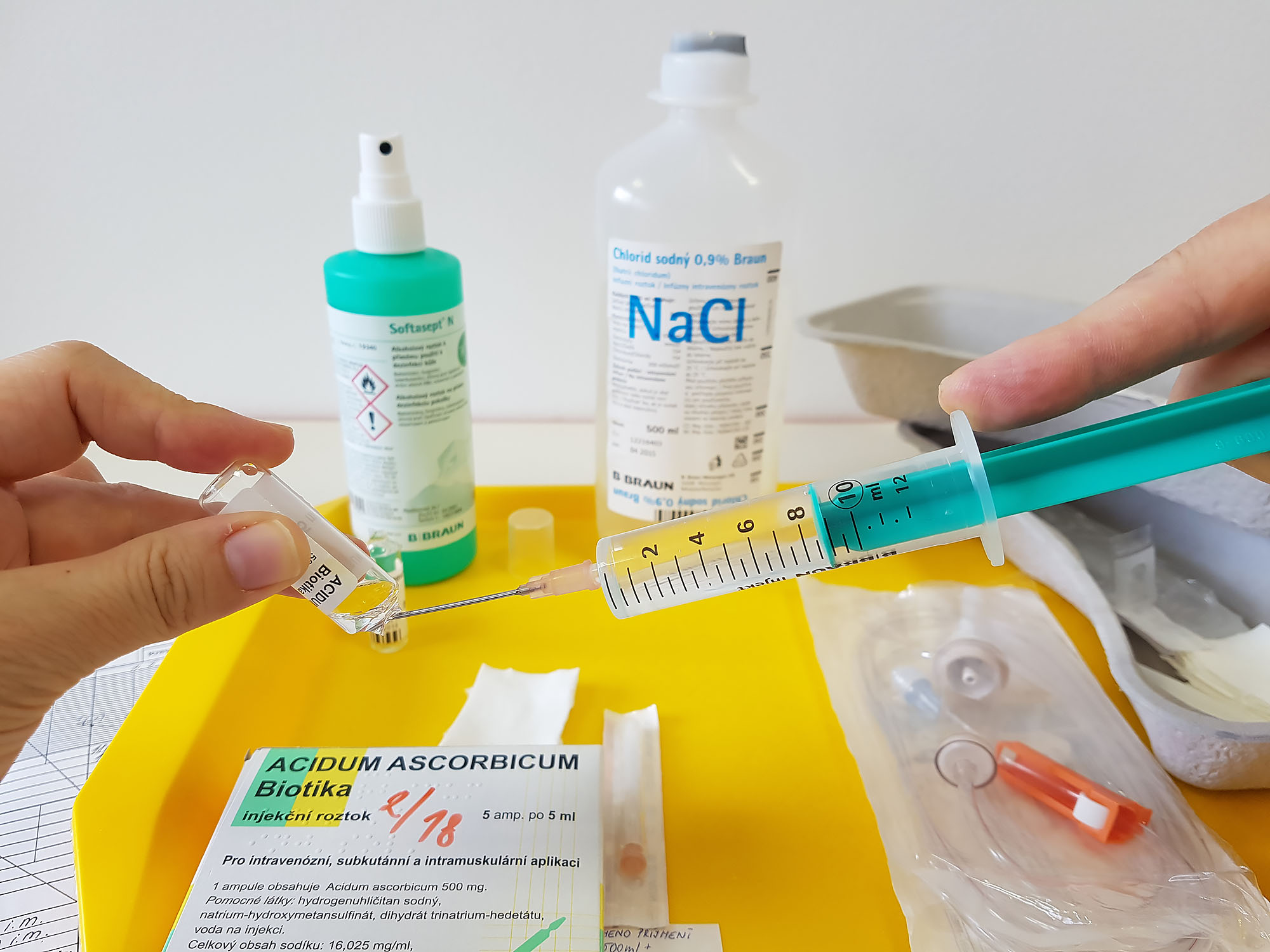 Příprava infuze 5 – nasávání léčiva z druhé ampulky