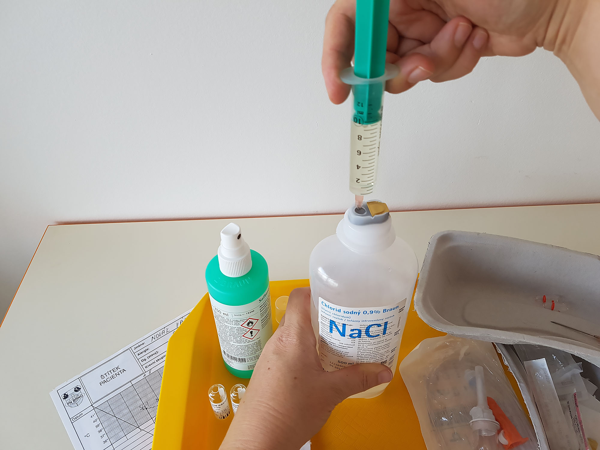 Příprava infuze 7 – vstříknutí léčiva do láhve s infuzním roztokem