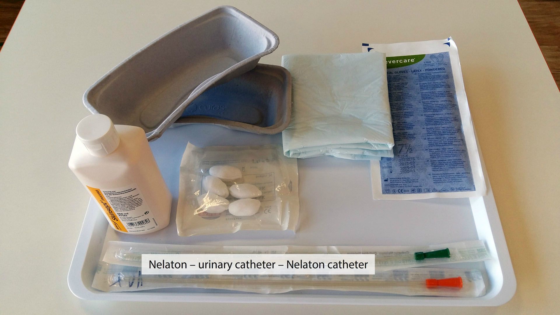 Equipment for one-time female catheterization