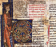 Iniciála představující císaře Justiniána podepírajícího písmeno C, ozdobená svitky, volutami a květinovými motivy, první polovina 13. století