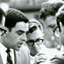 1966 Symposium v Cold Spring Harbor o syntéze proteinů. Phil Leder uprostřed diskuze.