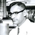 Har Khorana ve svojí laboratoři na University of Wisconsin, polovina šedesátých let.