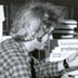Doug Hanahan v roce 1982 pracuje ve své laboratoři v Cold Spring Harbor Laboratory.