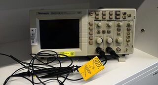 Osciloskop pro sledování časového průběhu měřeného signálu