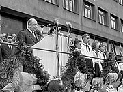 Antonín Zápotocký na předvolebním shromáždění 17.5.1957