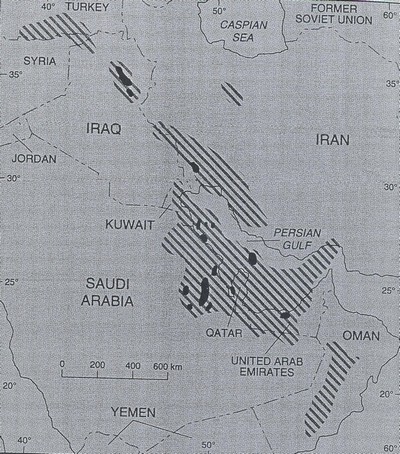 Obr. 71 Rozsah ropných polí v zemích Středního Východu (šrafovaně). Černě jsou vyznačena nejvýznamnější těžená pole. Celkový počet těžených polí v oblasti
Perského zálivu je kolem 400. Geoscientist, 2008