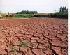 Obr. 112 Vysýchání půdy v oblastech nízkých srážek (Čína). 100 největších katastrof. Rebo, 2006