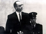 Adolf Eichmann der Organisator der Endlosung zu Beginn seines Prozesses in Jerusalem 1961