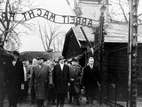 Beteiligte des Auschwitz-Prozesses besuchen das ehemalige Konzentrationslager Auschwitz-Birkenau