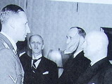 R Heydrich und der Protektoratsminister für Schulwesen und Propaganda E Moravec